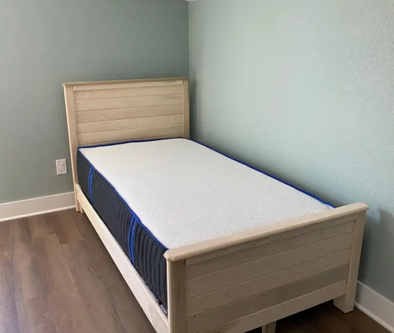 Kimberlee's review image of the strasburg bedframe